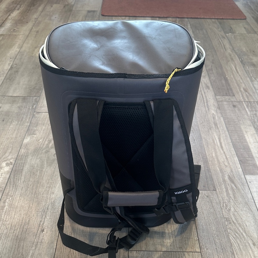 Igloo Gray And Black Backpack Cooler - image 2